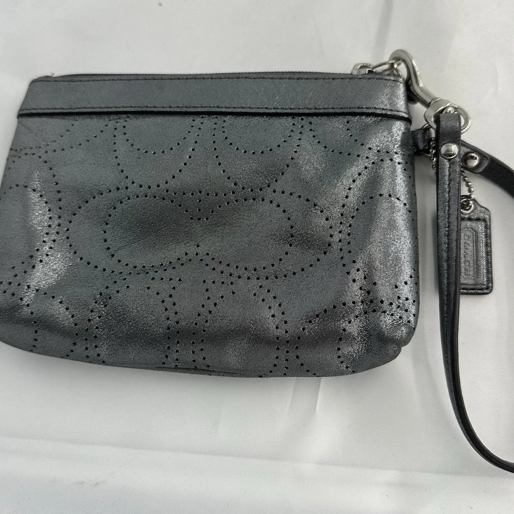 Coach Perforated Classic C-Signature Leather Black Wristlet W/bag Charm